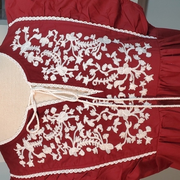 BODDYLOVE White Enbrodery burgundy rop. Med, Ruffle sleeves Piping around sleeve - Picture 2 of 9